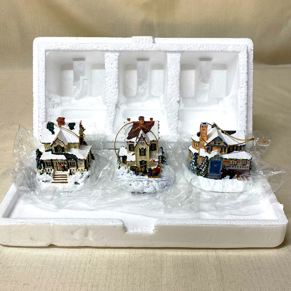 Bradford Edition Thomas Kinkade Set 4 in”Winter Memories” Ornament Collection